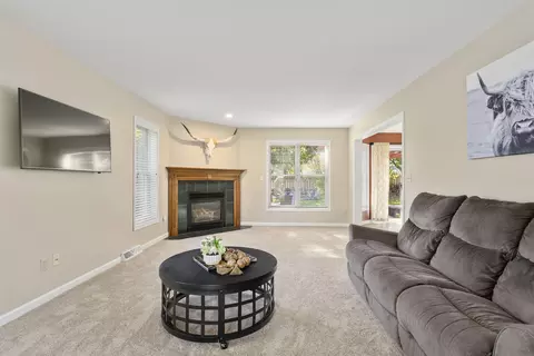 w2429 Holly Lane, Appleton, WI 54915 photo 4
