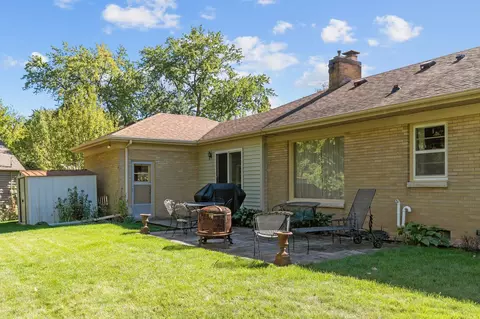 Exterior - 32 Garden Ct, Appleton, WI 54915 photo 3 of 16