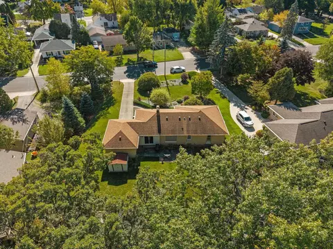 View/Area - 32 Garden Ct, Appleton, WI 54915 photo 1 of 5