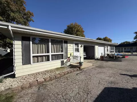 2019 Parkside Dr, Oshkosh, WI 54901