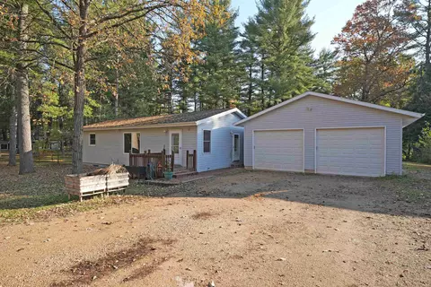 5738 Berry Lake Rd, Gillett, WI 54124