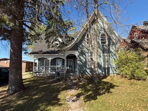 19 N Main St, Clintonville, WI 54929