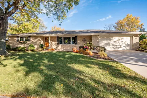 1002 Aldrin St, De Pere, WI 54115