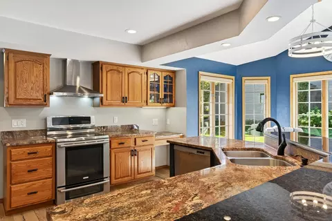 Kitchen - 13 Olde Paltzer Ln, Appleton, WI 54913 photo 2 of 6