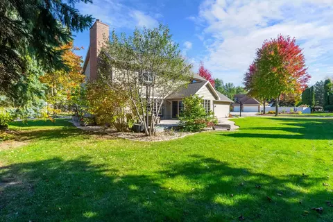 Exterior - 13 Olde Paltzer Ln, Appleton, WI 54913 photo 6 of 12