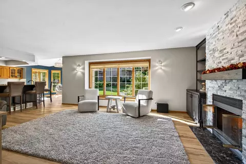 Living - 13 Olde Paltzer Ln, Appleton, WI 54913 photo 4 of 5