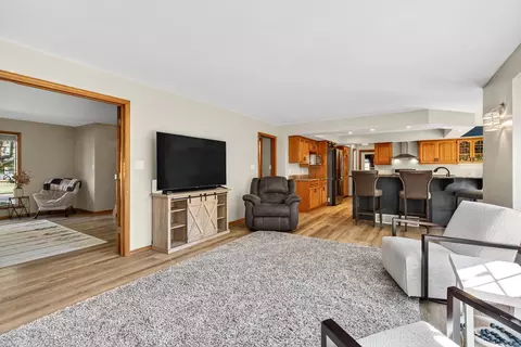 Living - 13 Olde Paltzer Ln, Appleton, WI 54913 photo 5 of 5