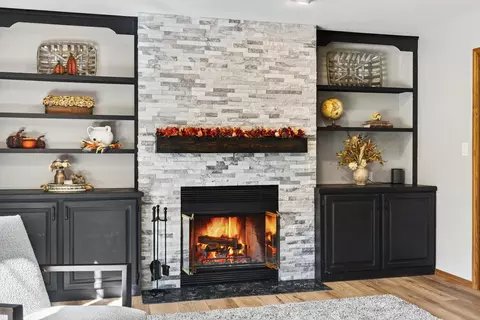 Living - 13 Olde Paltzer Ln, Appleton, WI 54913 photo 3 of 5