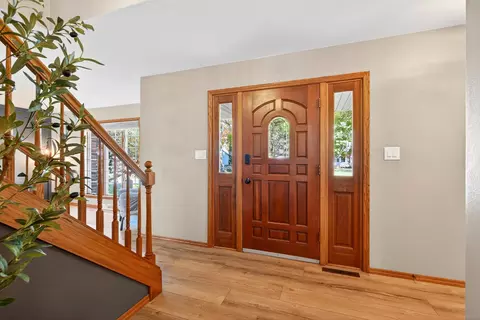 Entry Way - 13 Olde Paltzer Ln, Appleton, WI 54913 photo 3 of 6