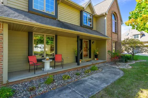 Exterior - 13 Olde Paltzer Ln, Appleton, WI 54913 photo 4 of 12