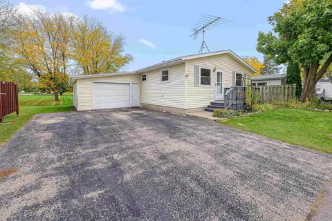 Exterior - 709 Vermont St, Ripon, WI 54971 photo 4 of 5