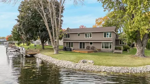 937 Leeward Ct, Oshkosh, WI 54901