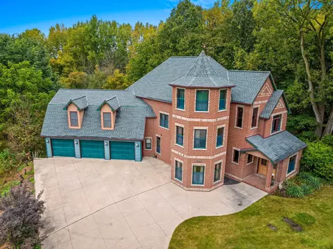 2133 Palmer Ct, Green Bay, WI 54311