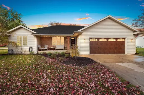 381 Falcon Dr, Pulaski, WI 54162