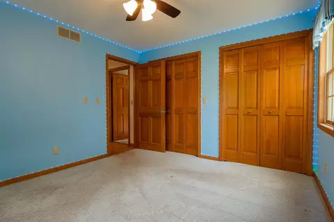 Bedroom - 160 Harrys Gtwy, Appleton, WI 54914 photo 3 of 10