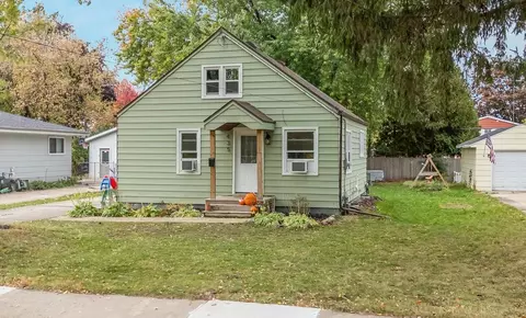 435 Dove St, Oshkosh, WI 54902