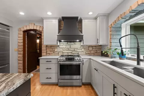 Kitchen - 133 S Pine Ct, Appleton, WI 54914 photo 6 of 8