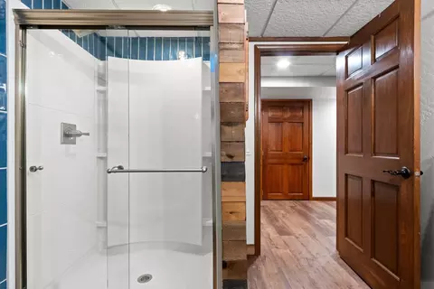 Bath - 133 S Pine Ct, Appleton, WI 54914 photo 7 of 7