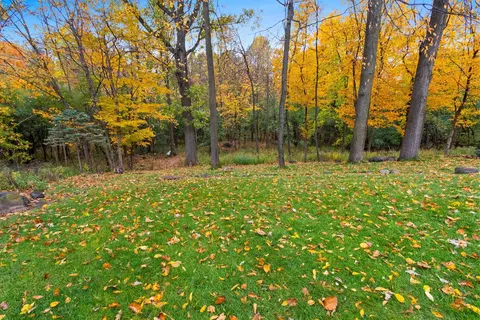 Exterior - 133 S Pine Ct, Appleton, WI 54914 photo 5 of 7