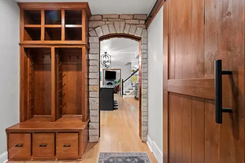 Entry Way - 133 S Pine Ct, Appleton, WI 54914 photo 4 of 6