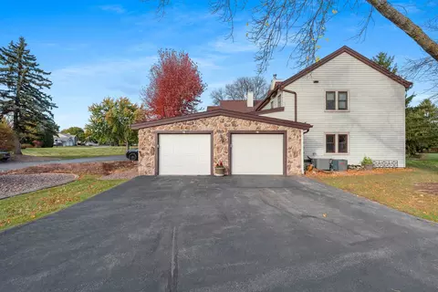 1820 Ridgeway Dr #11B, De Pere, WI 54115