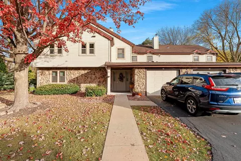 1820 Ridgeway Dr #11A, De Pere, WI 54115