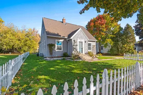 Exterior - 430 E Glendale Ave, Appleton, WI 54911 photo 5 of 7