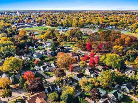 View/Area - 430 E Glendale Ave, Appleton, WI 54911 photo 10 of 12