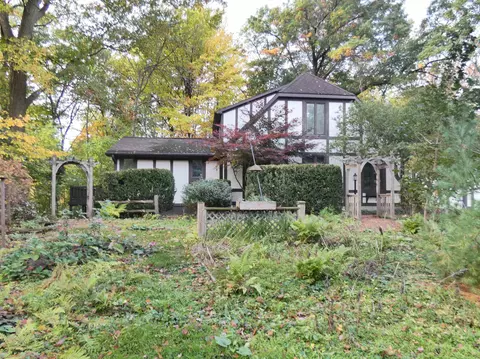 2044 Ann Ln, Green Bay, WI 54304