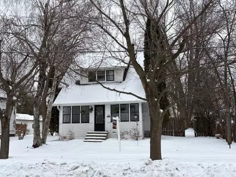 514 E Pine St, New London, WI 54961