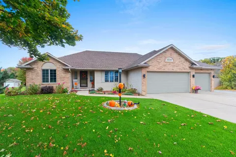 2236 Autumn Ridge Trl, Green Bay, WI 54313