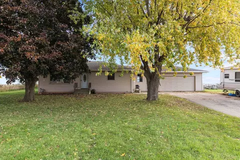 6682 Hilltop Rd, Oshkosh, WI 54904