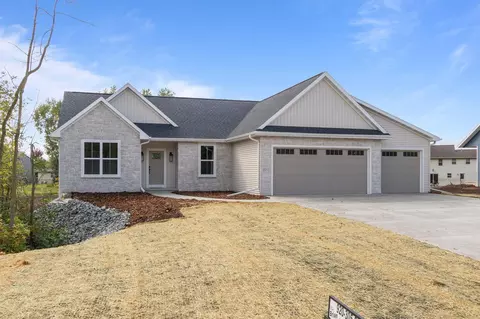 3212 Eclipse Dr, Green Bay, WI 54311