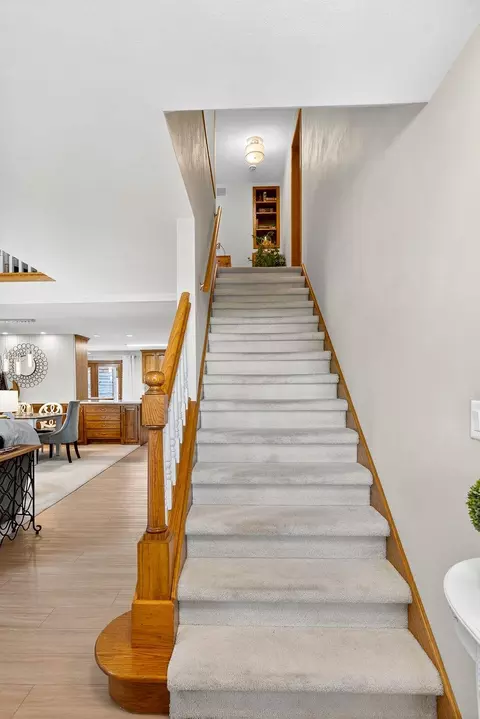 Entry Way - 2615 N Millbrook Rd, Appleton, WI 54914 photo 2 of 4