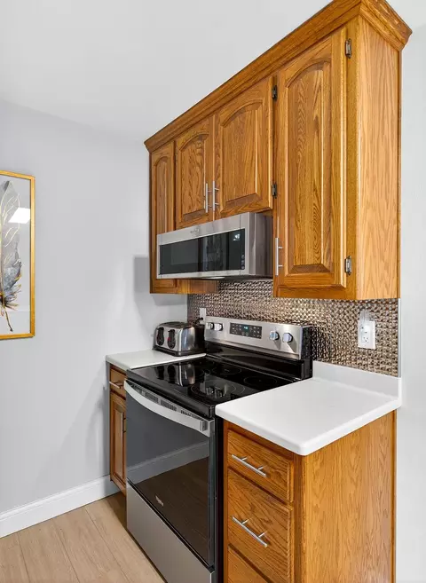 Kitchen - 2615 N Millbrook Rd, Appleton, WI 54914 photo 4 of 7