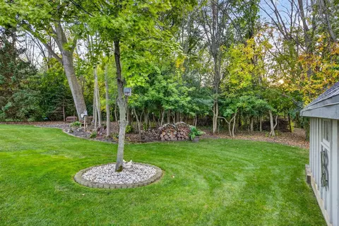 Exterior - 2615 N Millbrook Rd, Appleton, WI 54914 photo 5 of 7