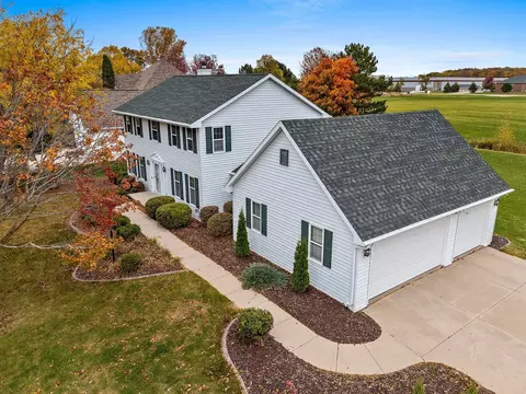 1563 Diamond Ct, Green Bay, WI 54311