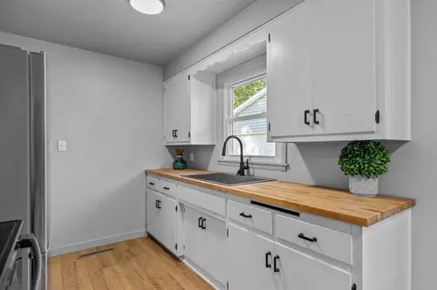 Kitchen - 1824 E College Ave, Appleton, WI 54915 photo 3 of 5