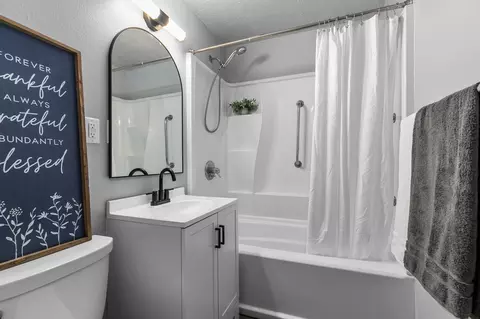 Bath - 1824 E College Ave, Appleton, WI 54915 photo 1 of 1