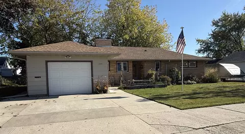 1209 Hawthorne St, Two Rivers, WI 54241