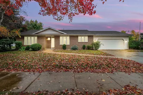 2490 Newport Ct, Oshkosh, WI 54904