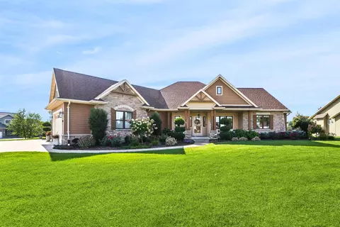 5039 W Red Barn Ct, Appleton, WI 54913
