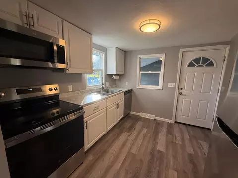 Kitchen - 1620 E Dall Ave, Appleton, WI 54911 photo 1 of 2