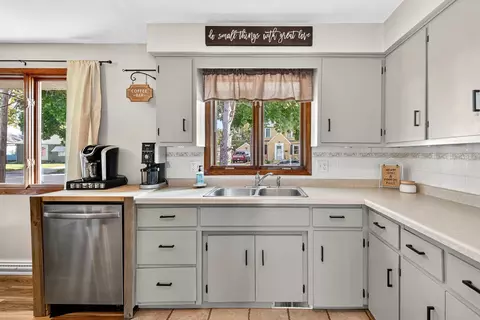 1925 N Superior St, Appleton, WI 54911 photo 8