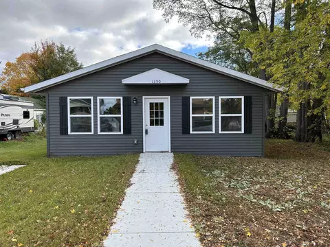 1350 Armstrong St, Marinette, WI 54143