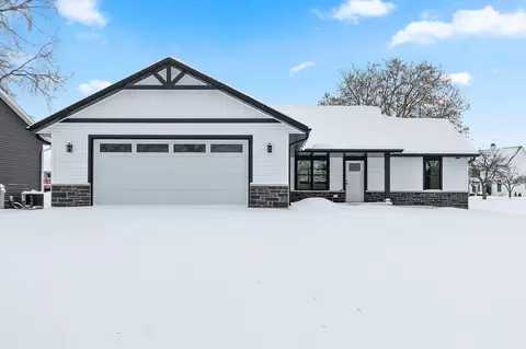 1020 Pinecrest Rd, Green Bay, WI 54313