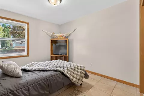 Bedroom - 2201 N Elinor St, Appleton, WI 54914 photo 5 of 6