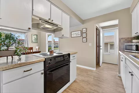 Kitchen - 2201 N Elinor St, Appleton, WI 54914 photo 5 of 5