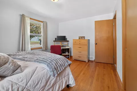 Bedroom - 2201 N Elinor St, Appleton, WI 54914 photo 4 of 6