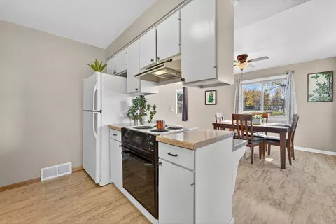 Kitchen - 2201 N Elinor St, Appleton, WI 54914 photo 3 of 5